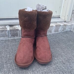 NYC ugg boots never been worn size9